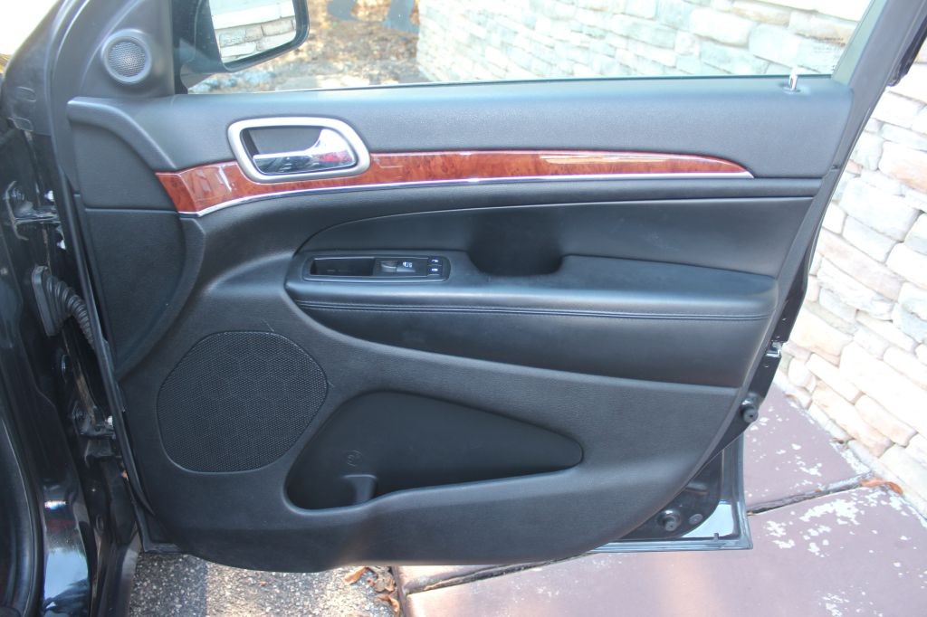 2012 Jeep Grand Cherokee Image 17