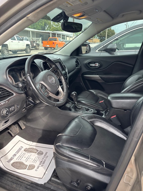 2019 Jeep Cherokee Image 3