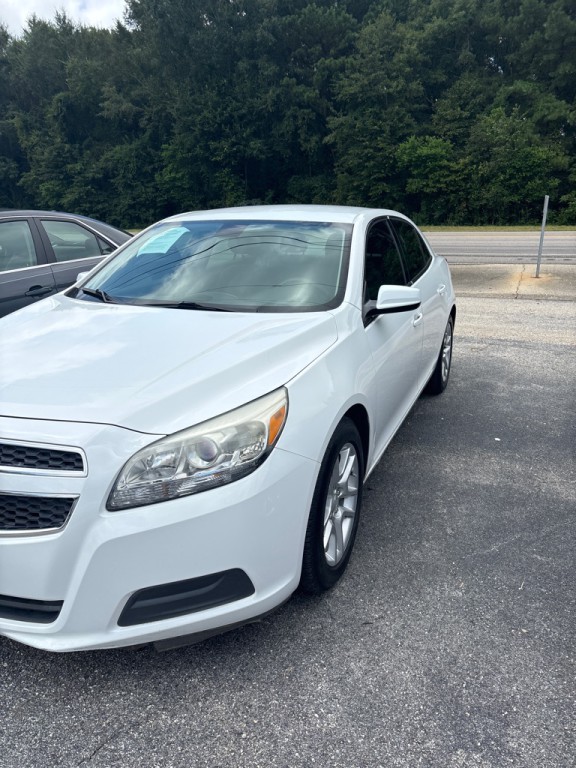 2013 Chevrolet Malibu Image 2