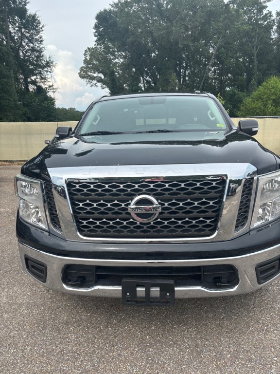 2017 Nissan Titan Image 3