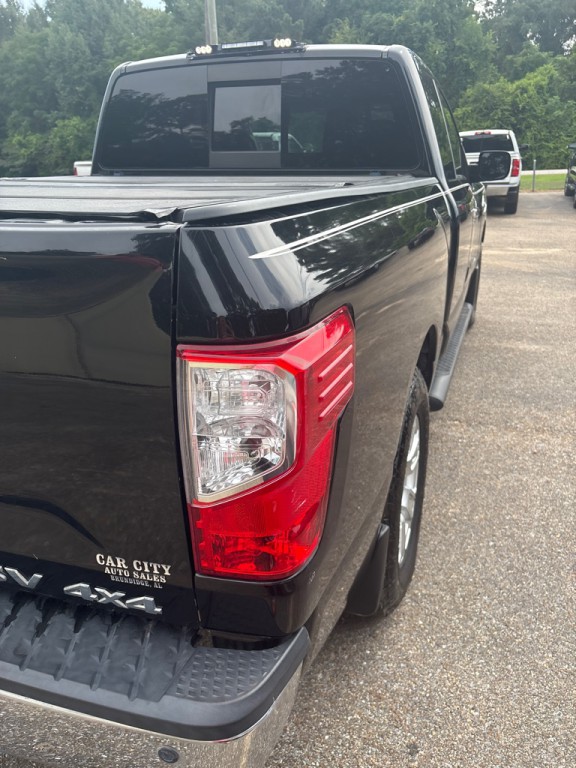 2017 Nissan Titan Image 4