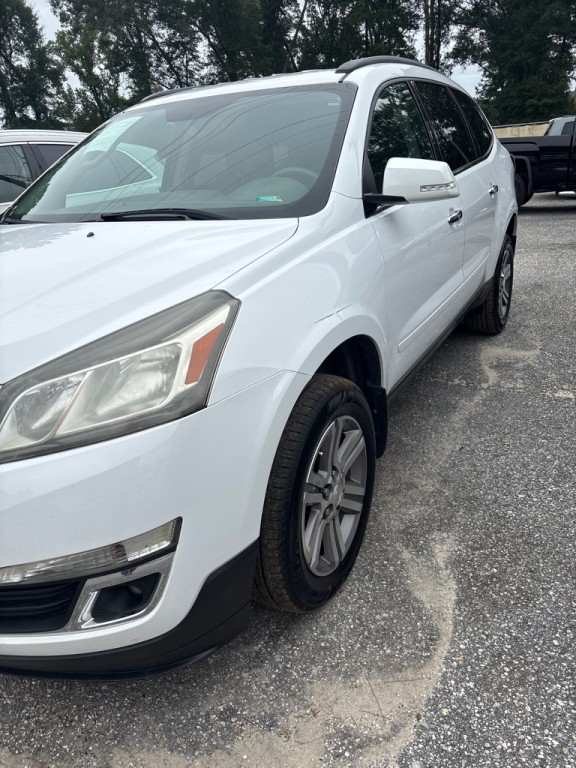 2017 Chevrolet Traverse Image 2