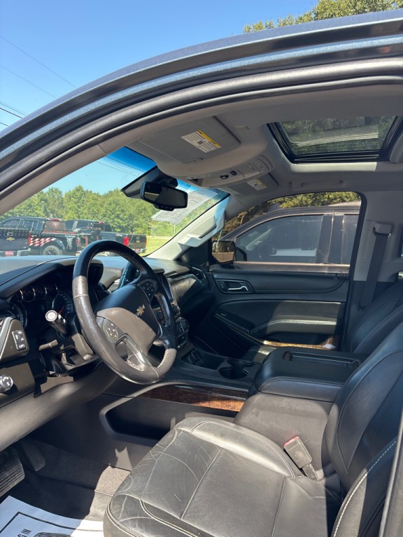 2019 Chevrolet Suburban Image 3