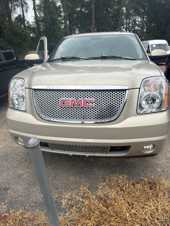 2007 GMC Yukon Image 2