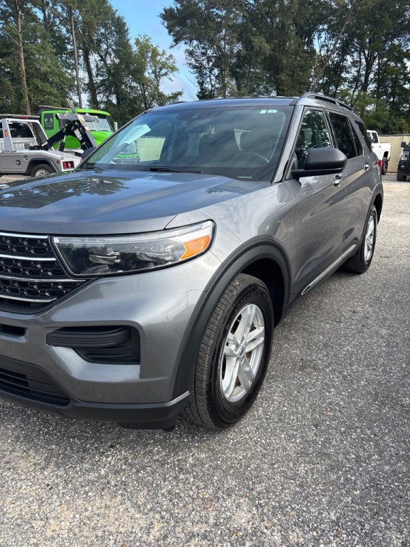 2021 Ford Explorer Image 2