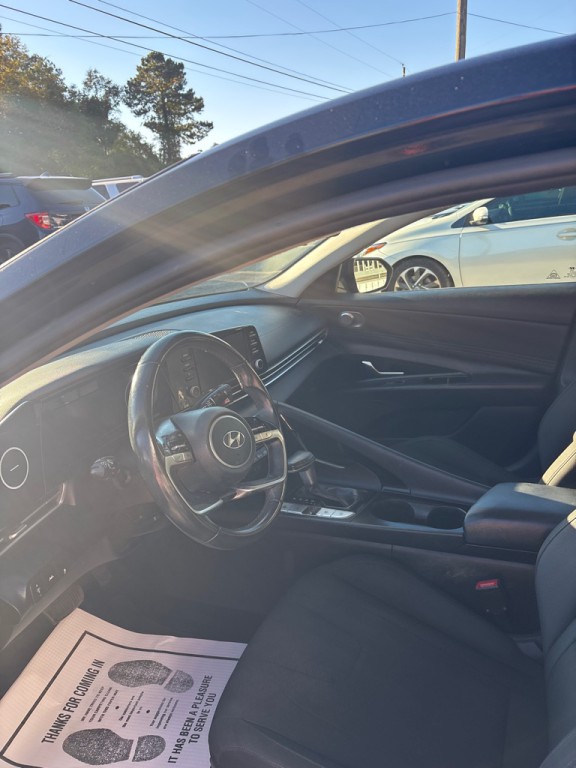 2022 Hyundai Elantra Image 3