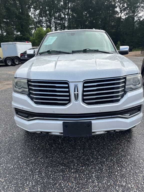 2016 Lincoln Navigator Image 2