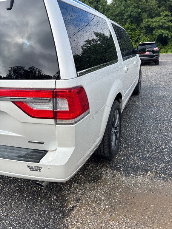 2016 Lincoln Navigator Image 3