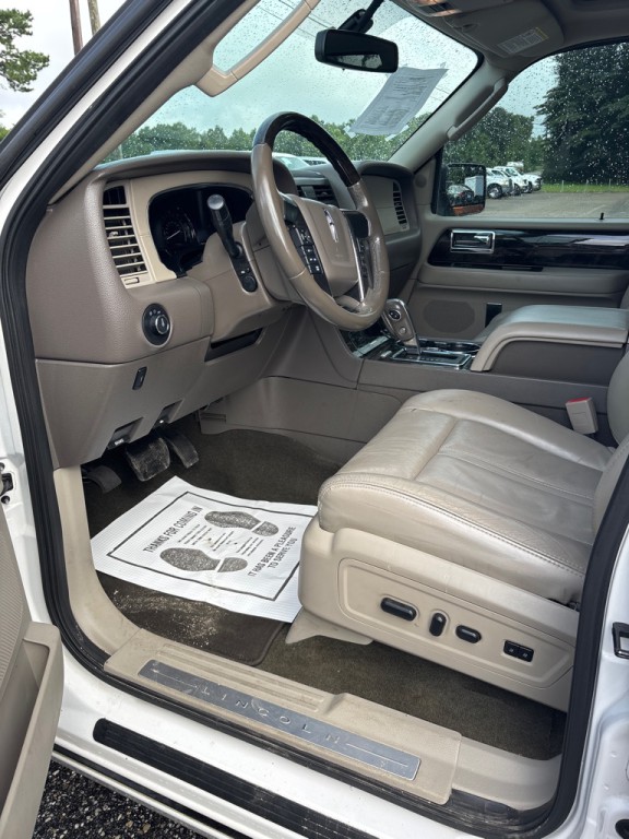 2016 Lincoln Navigator Image 4