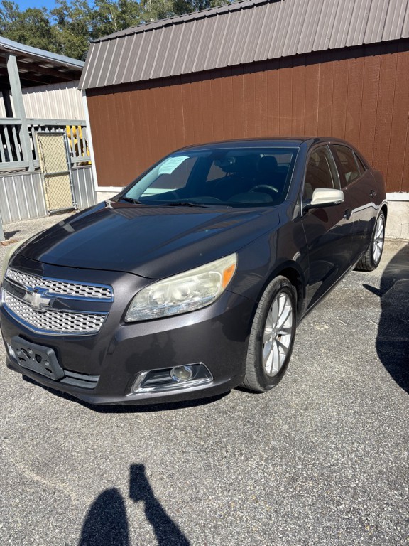 2013 Chevrolet Malibu Image 2