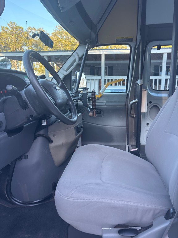 2008 Ford Econoline Image 1