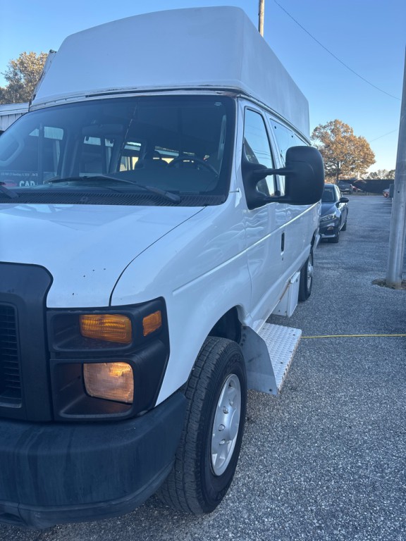 2008 Ford Econoline Image 2