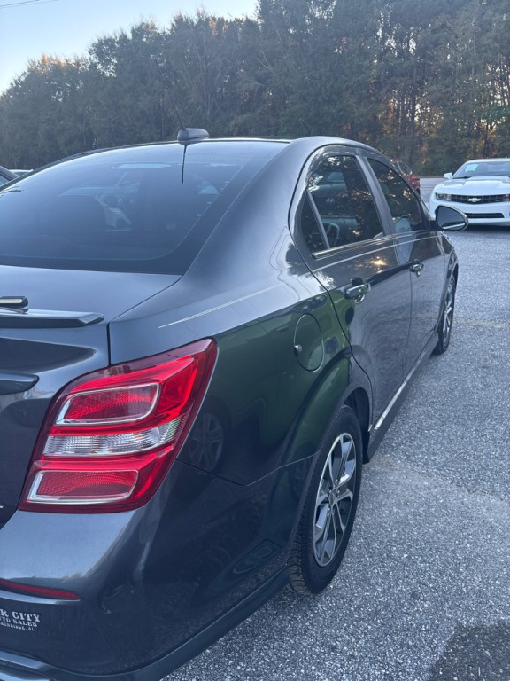 2017 Chevrolet Sonic Image 4