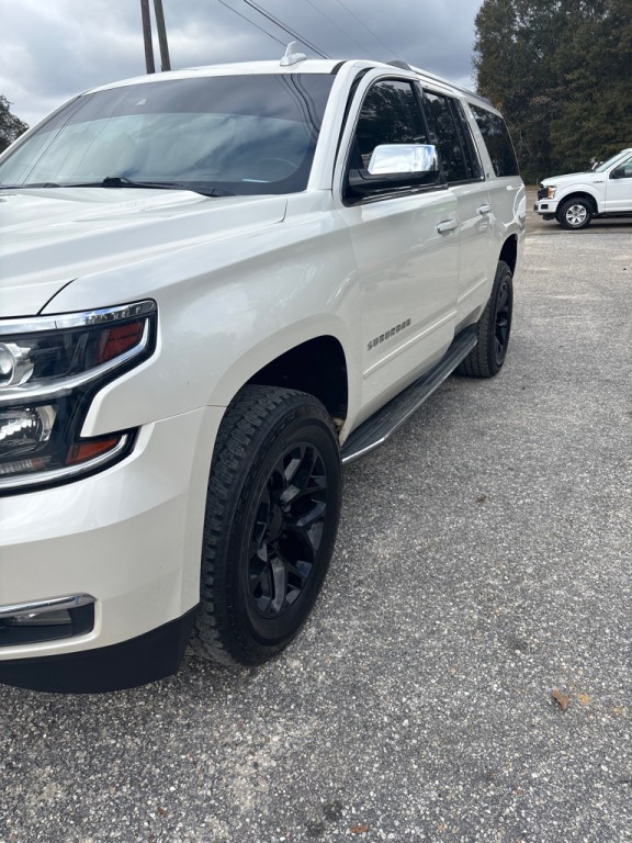 2015 Chevrolet Suburban Image 2