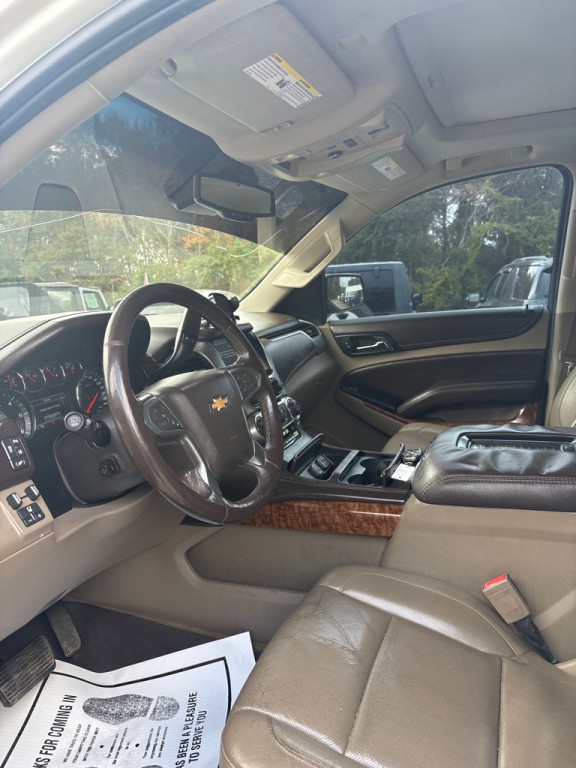 2015 Chevrolet Suburban Image 3