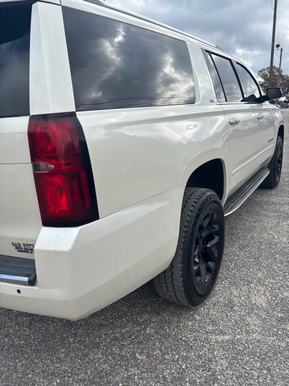2015 Chevrolet Suburban Image 4