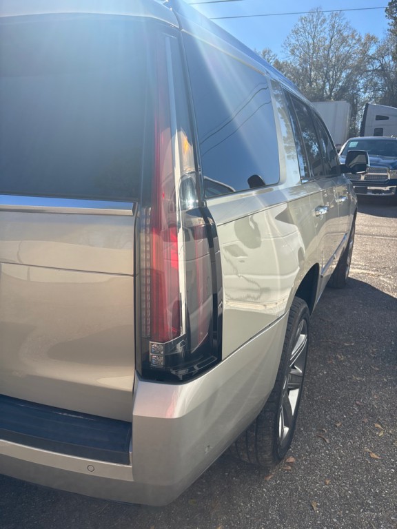 2017 Cadillac Escalade Image 3