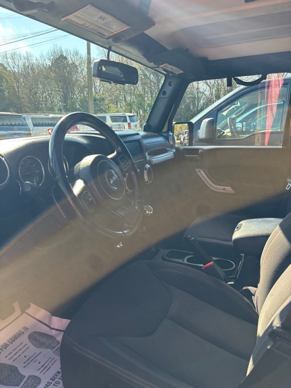 2013 Jeep Wrangler Unlimited Image 2