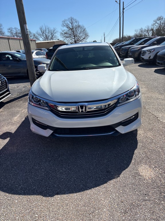 2017 Honda Accord Image 1