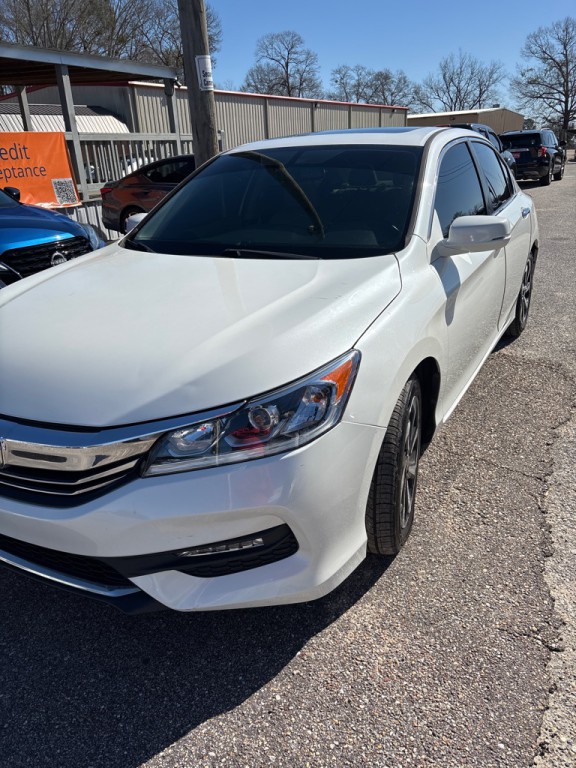 2017 Honda Accord Image 2