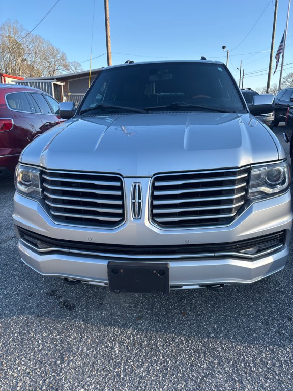 2017 Lincoln Navigator Image 3