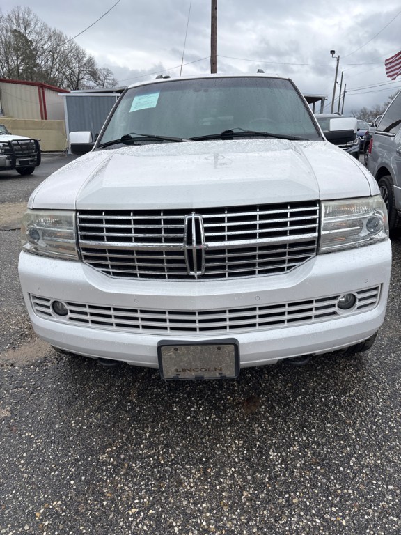 2011 Lincoln Navigator Image 3