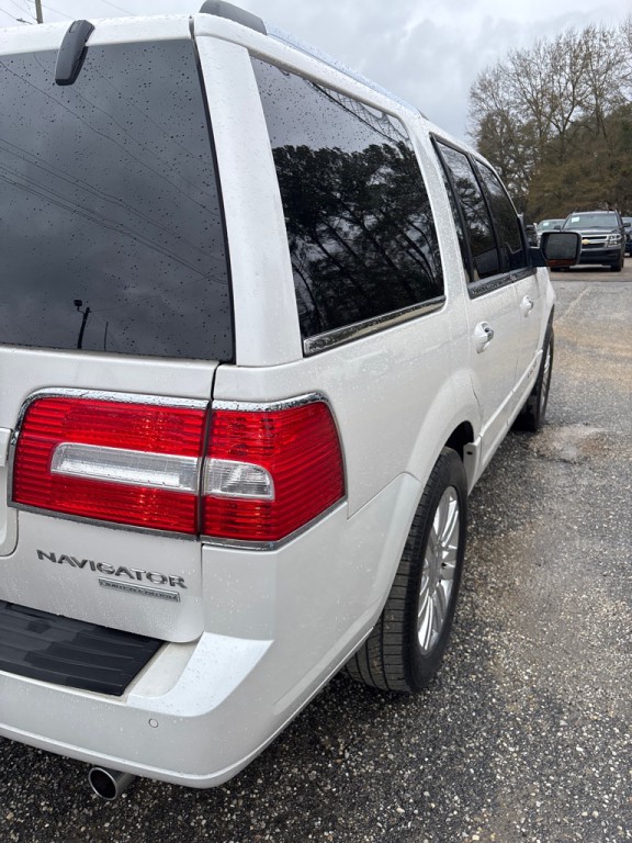 2011 Lincoln Navigator Image 4