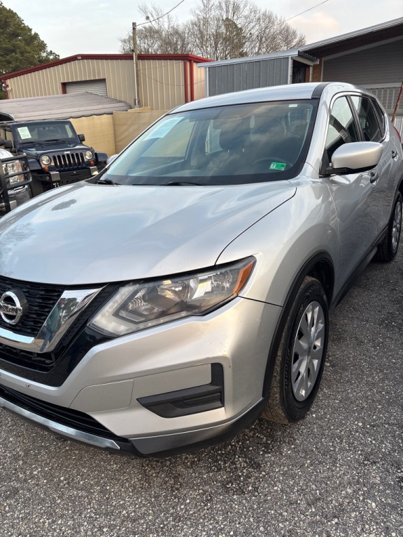 2017 Nissan Rogue Image 2