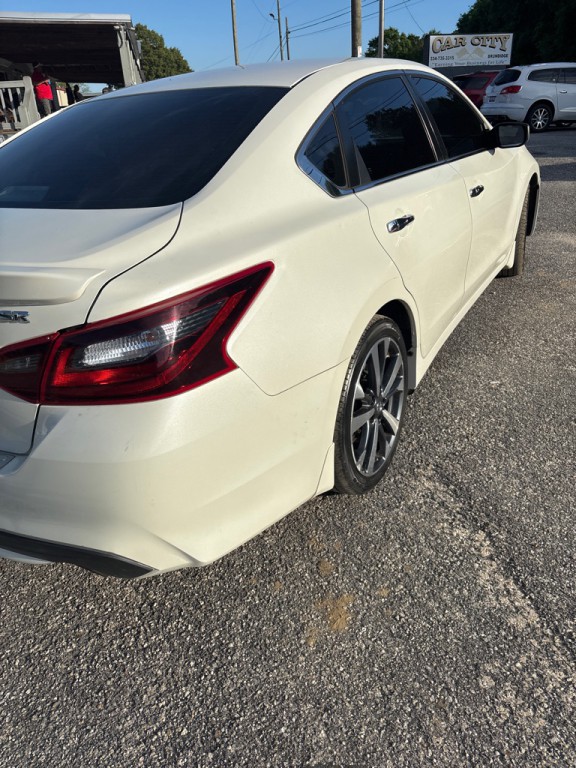 2017 Nissan Altima Image 4