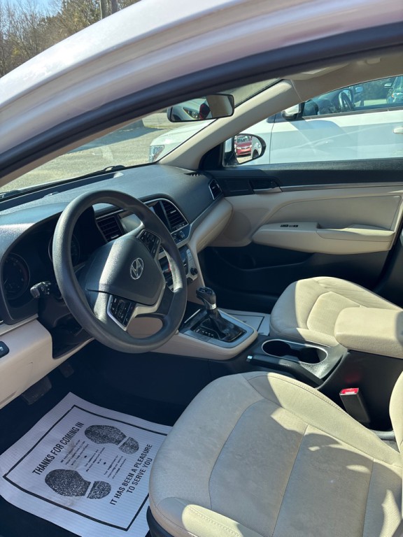 2017 Hyundai Elantra Image 3