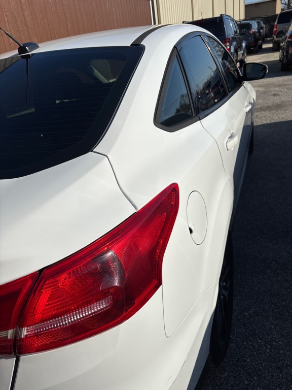 2017 Ford Focus Image 4