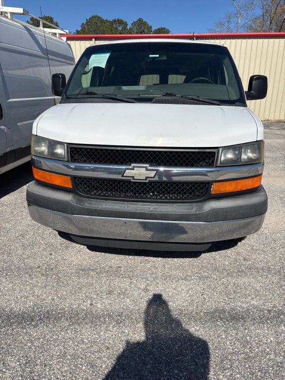 2013 Chevrolet Express Image 1