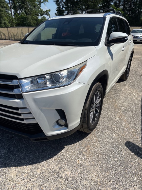2017 Toyota Highlander Image 2