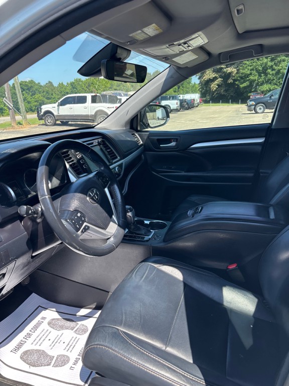 2017 Toyota Highlander Image 3