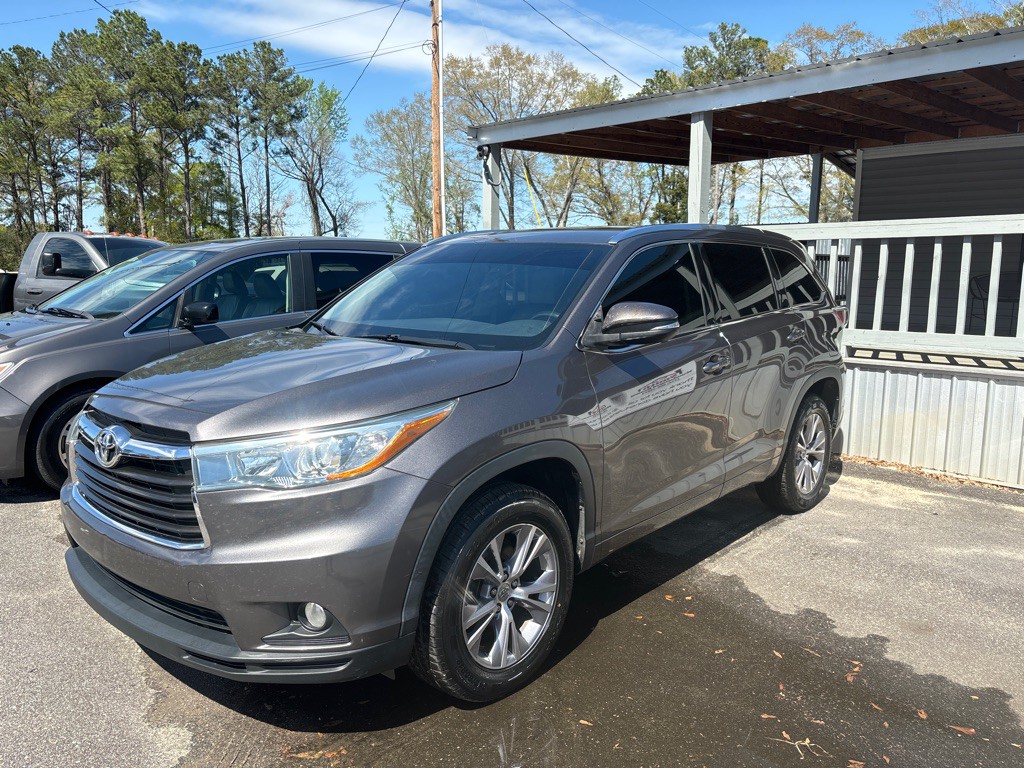2015 Toyota Highlander Image 2