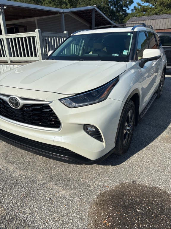 2021 Toyota Highlander Image 2