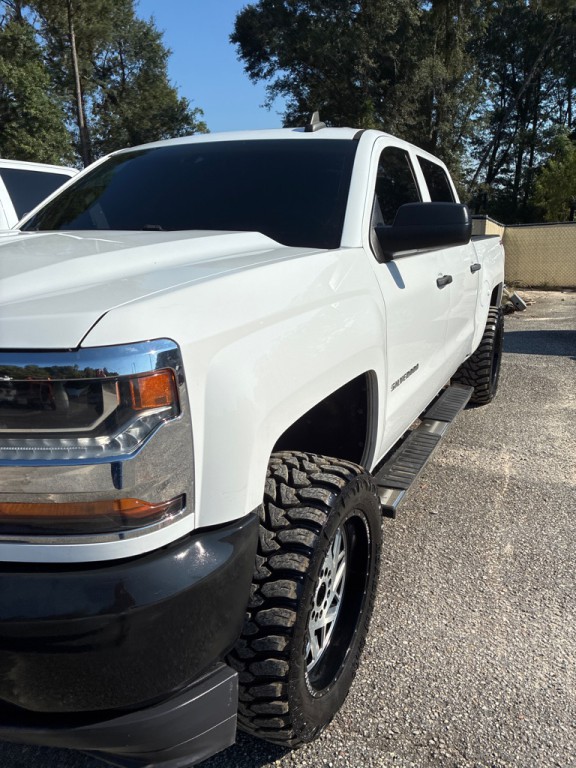 2018 Chevrolet Silverado 1500 Image 1