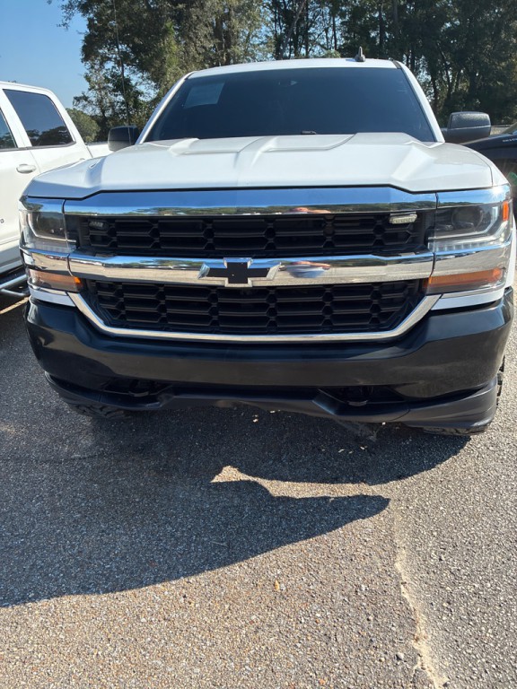 2018 Chevrolet Silverado 1500 Image 2