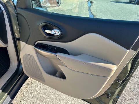 2019 Jeep Cherokee Image 16