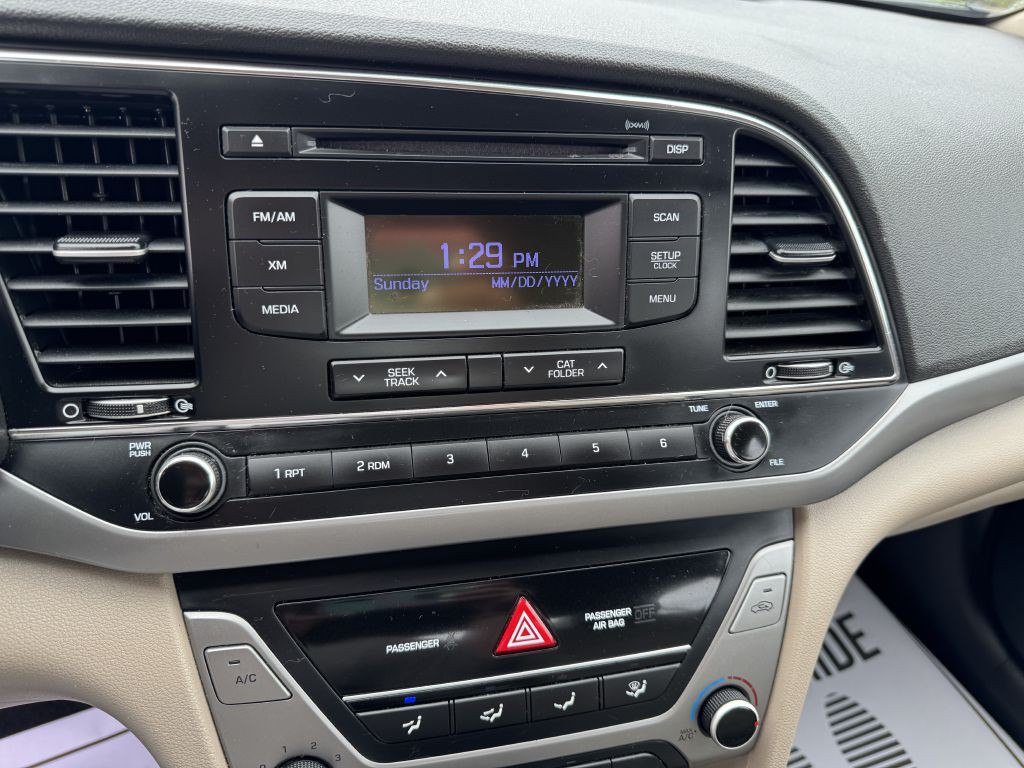 2017 Hyundai Elantra Image 14