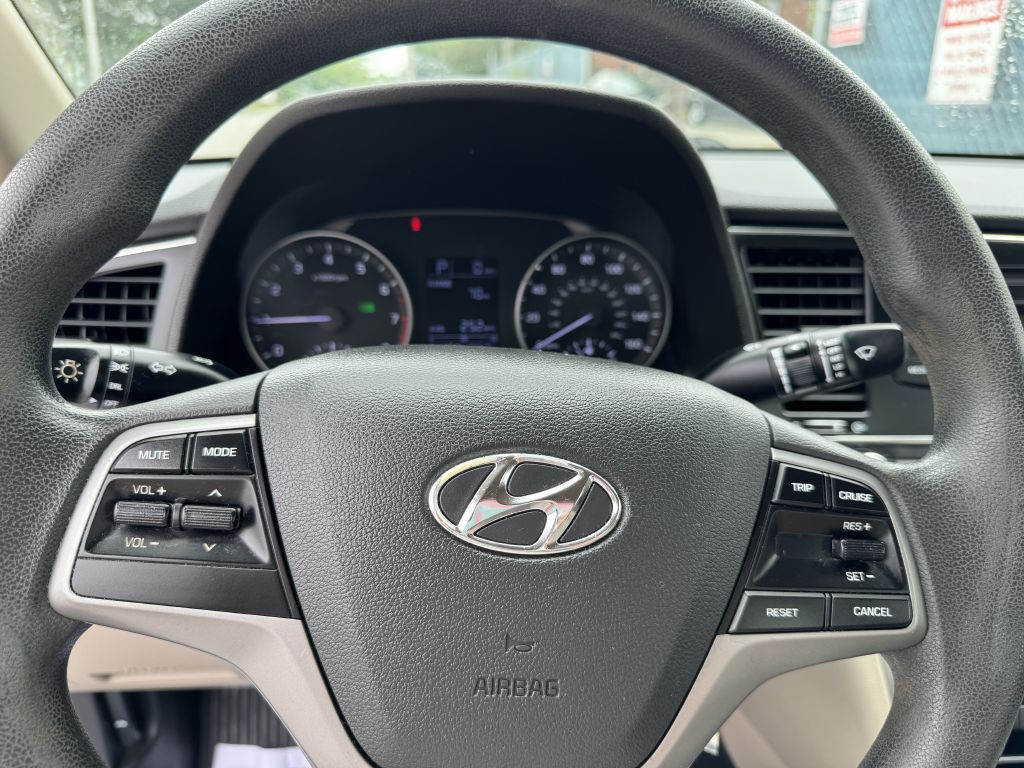 2017 Hyundai Elantra Image 16