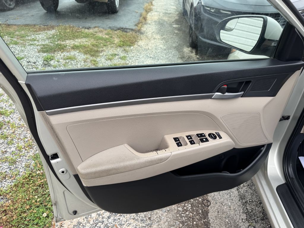 2017 Hyundai Elantra Image 13