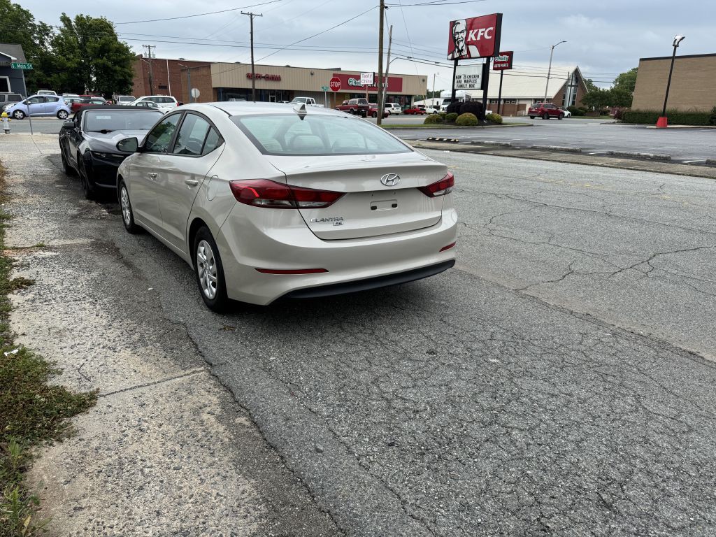 2017 Hyundai Elantra Image 10