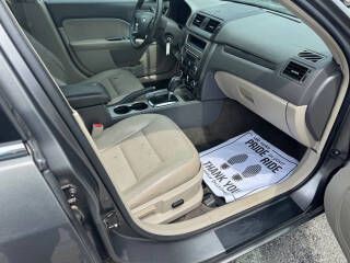 2010 Ford Fusion Image 2
