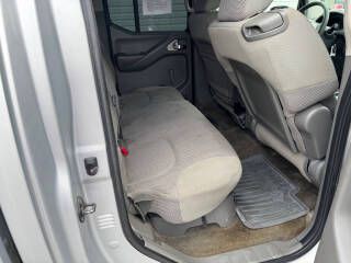 2011 Nissan Frontier Image 3
