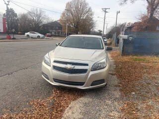 2013 Chevrolet Malibu Image 2