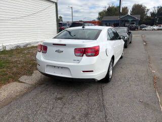 2013 Chevrolet Malibu Image 3