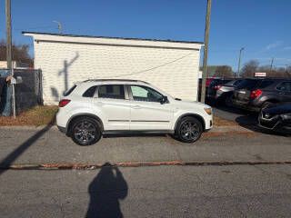2013 Mitsubishi Outlander Image 3