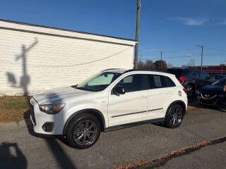 2013 Mitsubishi Outlander Image 24