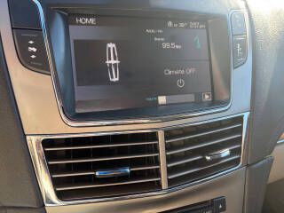 2012 Lincoln MKT Image 4